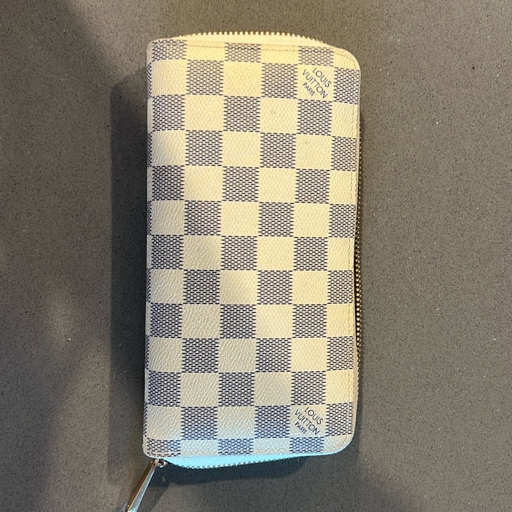 LV Wallet